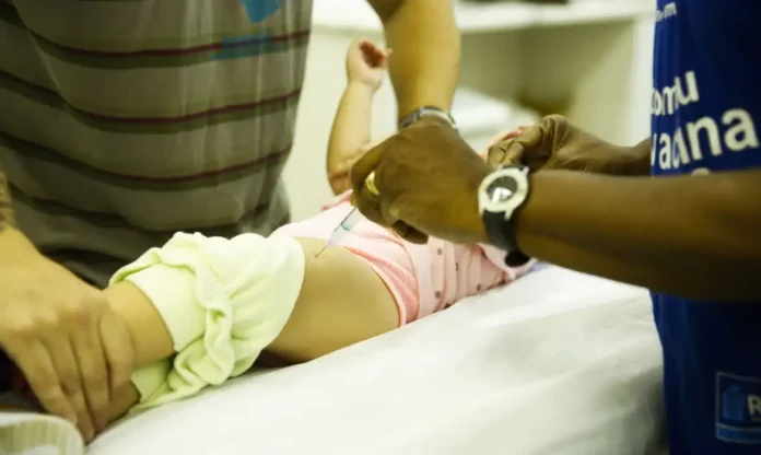 Baixa vacinação reacende alerta para volta da pólio no Rio