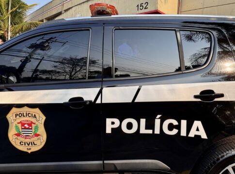 Polícia faz operação para apreender maquinário e insumos de bebidas falsificadas