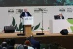 Presidente Lula discursando na Cúpula dos Líderes da COP30