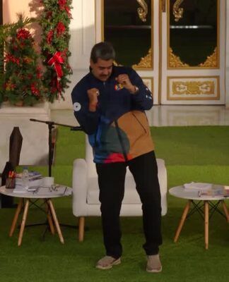 Maduro dança ao som de música “sem guerra, sim à paz” durante protesto estudantil.