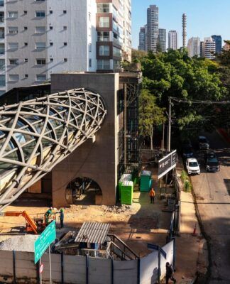 Construção de passarela da Linha 17-Ouro