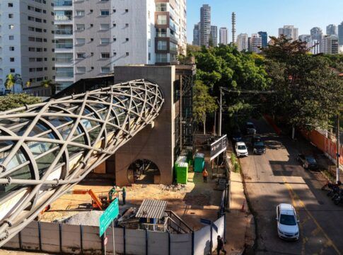 Construção de passarela da Linha 17-Ouro