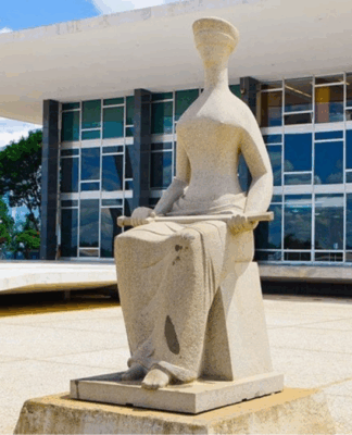 Fachada do Supremo Tribunal Federal, com estátua da justiça à frente