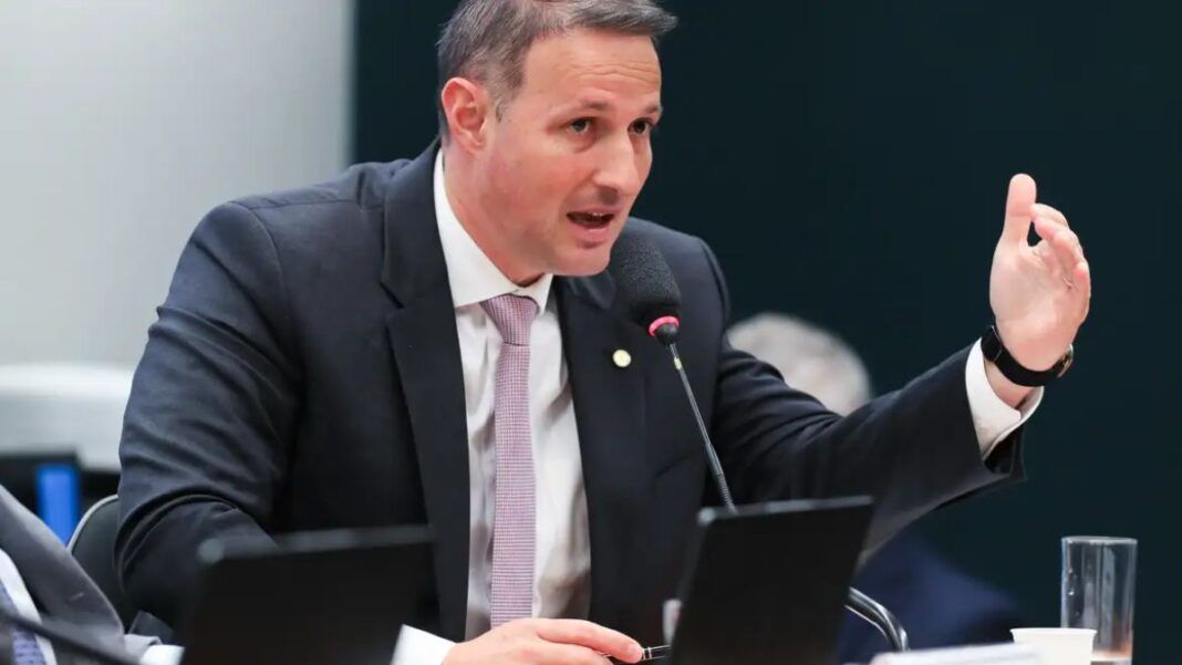 O secretário de segurança pública de São Paulo, Guilherme Derrite, durante audiência na Câmara