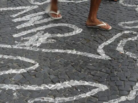 Violência letal dispara no RJ, mas apreensão de fuzis bate recorde histórico em outubro