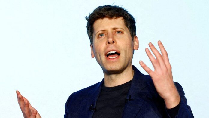 CEO da OpenAI, Sam Altman, falando durante evento