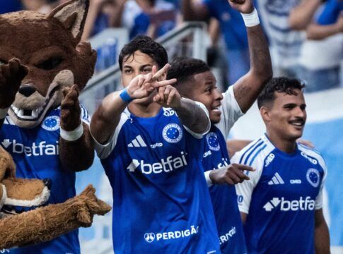 Cruzeiro domina Corinthians em casa, vence com show de Kaio Jorge e segue no Brasileirão