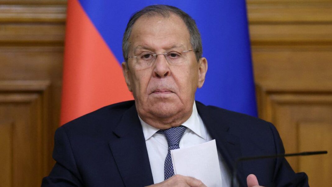 Ministro Sergei Lavrov em conferência