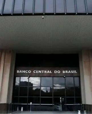 Foto da entrada da sede do Banco Central