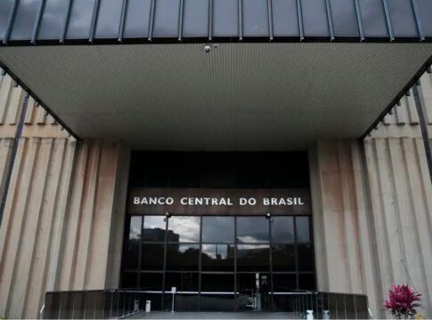 Foto da entrada da sede do Banco Central