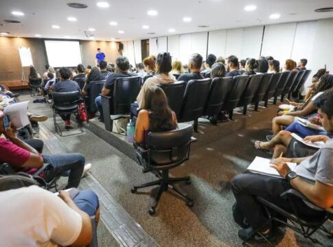Alunos durante prova do Concurso Nacional Unificado