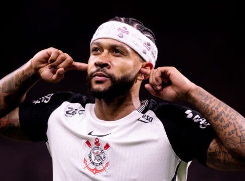 Corinthians derrota o São Paulo no Majestoso com golaço de Memphis Depay e noite inspirada de Yuri