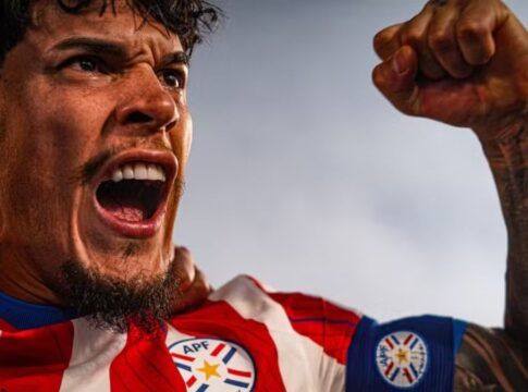 Gustavo Gomez comemorando pela Seleção Paraguaia