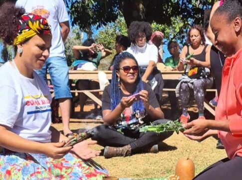 Visita ao Quilombo Cafundó, com imagens de plantas e roupas típicas