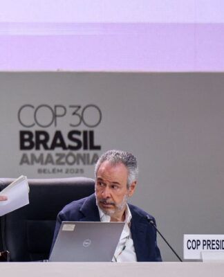 Presidente Corrêa do Lago durante conferência da COP30