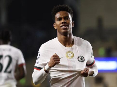 Estêvão comemorando gol pelo Chelsea