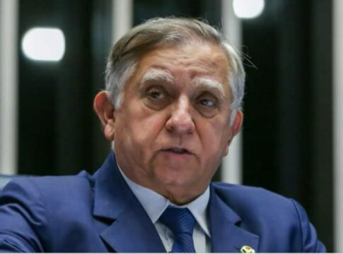 Senador Izalci Lucas durante sessão plenária