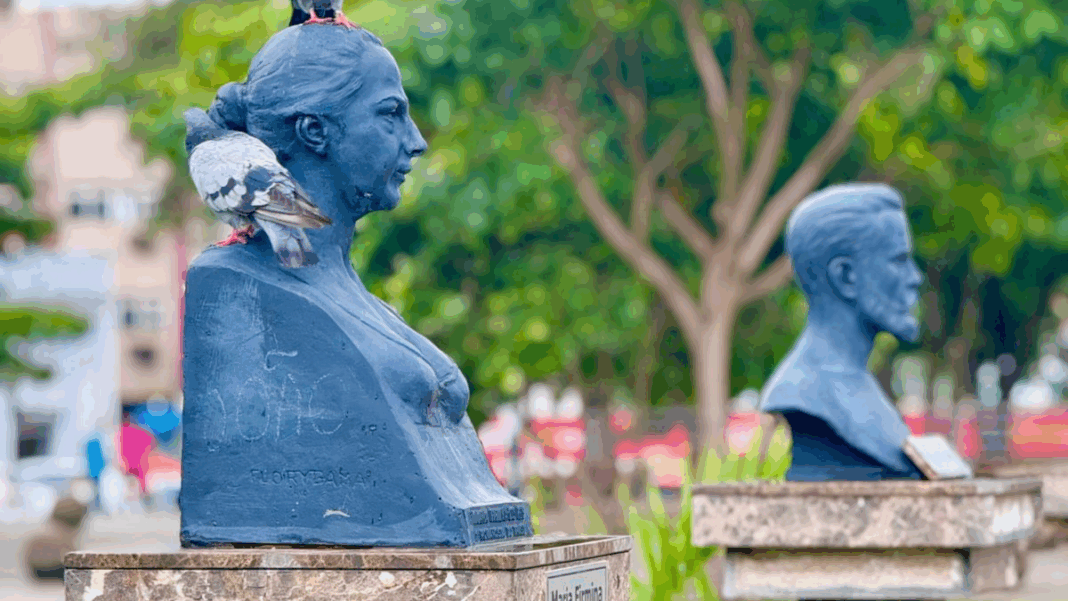 Imagem do busto de Maria Firmina dos Reis, no Maranhão