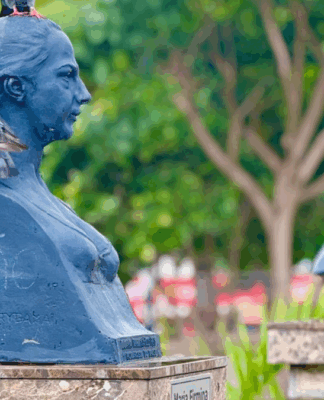 Imagem do busto de Maria Firmina dos Reis, no Maranhão