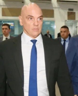 O ministro Alexandre de Moraes, do STF, e o governador do Rio, Cláudio Castro, caminham juntos