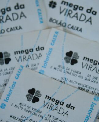 Cartelas de papel da Mega da Virada
