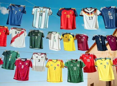 camisas das seleçoes oenturadas em um varal