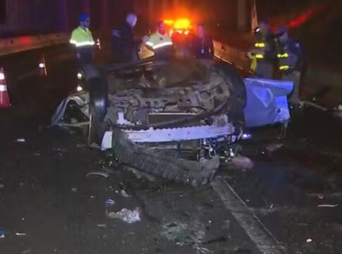 imagem de carro batido após acidente