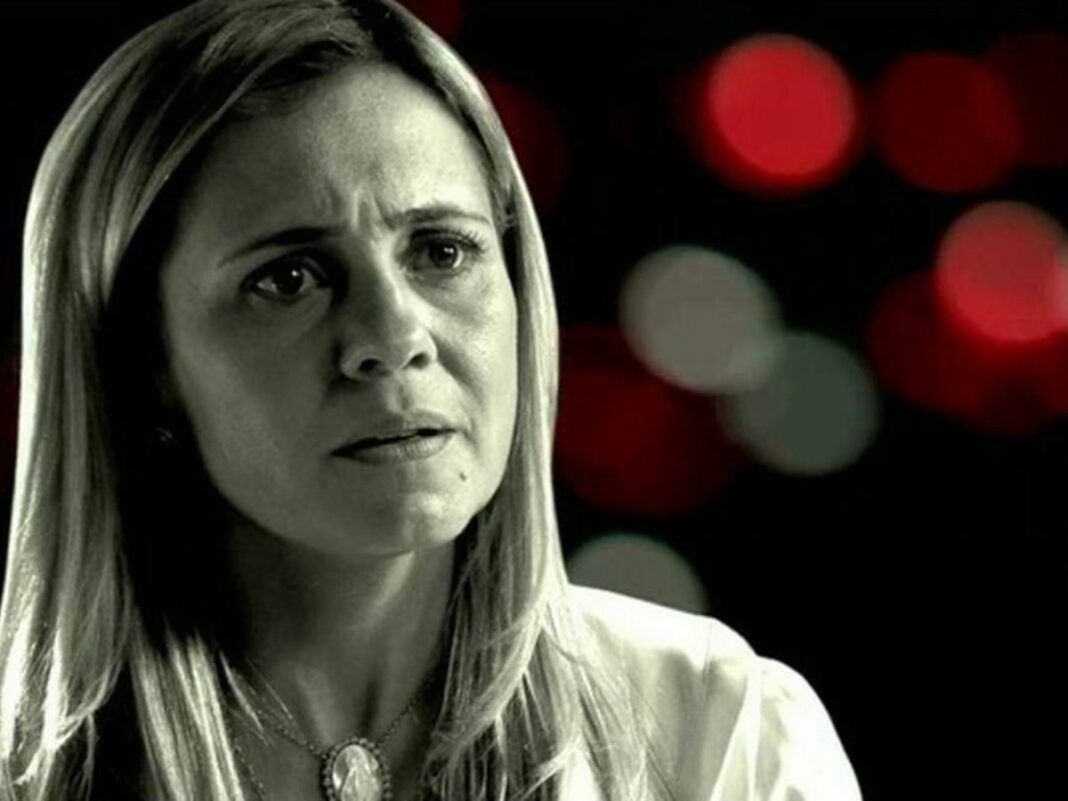 Adriana Esteves em cena de Avenida Brasil