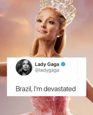 Imagem mostra a atriz e cantora Ariana Grande com o figurino de Glinda, protagonista da franquia Wicked. Sobre a foto da Grande, aparece o print da postagem da cantora e atriz Lady Gaga com o a mensagem: 