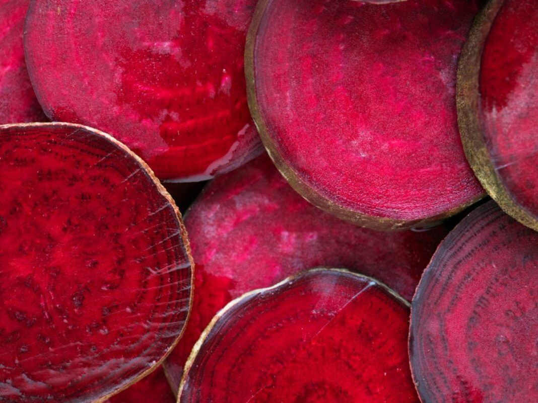 Suco de beterraba com laranja traz inúmeros benefícios