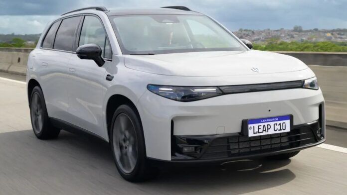Leapmotor apresenta híbrido no Salão do Automóvel que promete autonomia de 950 quilômetros