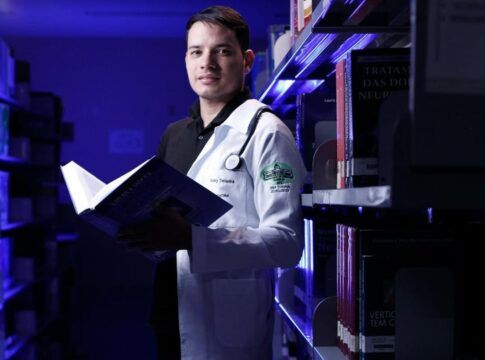 Conheça o universitário que acertou as questões do Enem 8 meses antes da prova