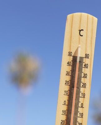 Imagem colorida de termômetro mostrando calor