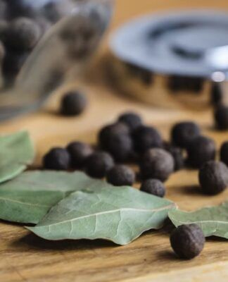 Coloque folha de louro atrás da porta e veja o que acontece