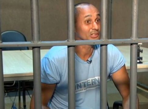 imagem de Marcinho VP atrás das grades