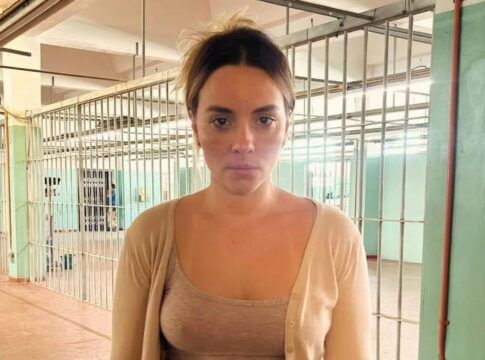 A imagem mostra a atriz Letícia Tomazella, que interpreta Poliana na série do Prime Video