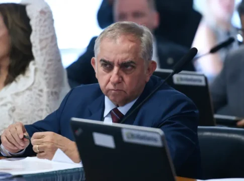 Senador Izalci Lucas (PL-MG) em foto de 2023