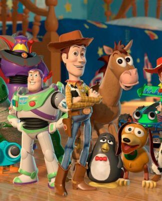 Na imagem é possível ver os personagens da animação Toy Story. No centro da imagem está um cowboy com um cavalo, um astronauta, um pinguim e um cachorro.