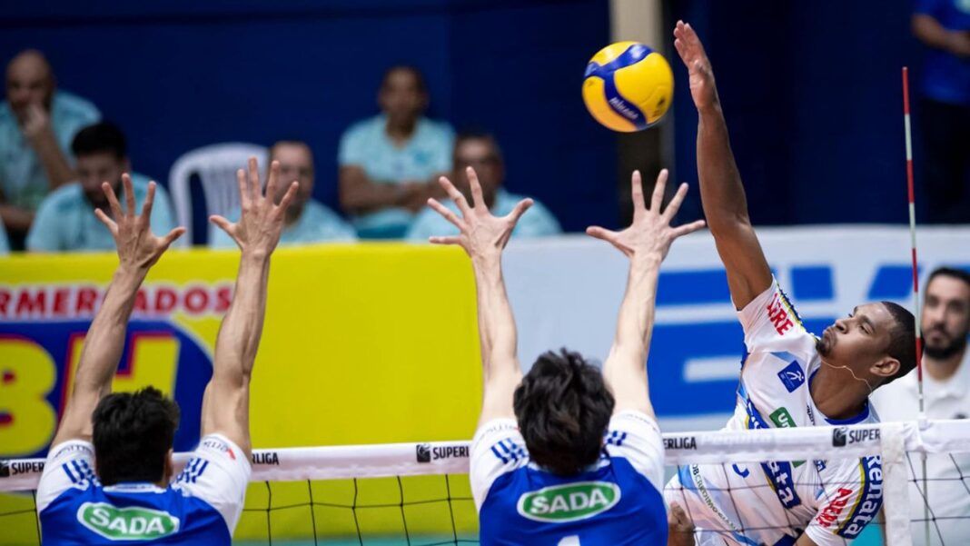 Jogo de Vôlei de Quadra