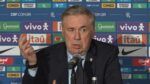 Carlo Ancelotti concedendo entrevista coletiva