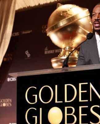 O ator Marlon Wayans anuncia as indicações do Globo de Ouro ao microfone, na companhia da atriz Skye P. Marshall em Beverly Hills.