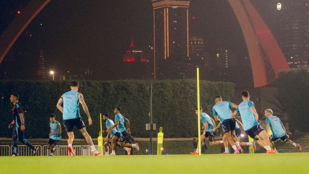 Treino do Flamengo em Doha (Catar) à noite