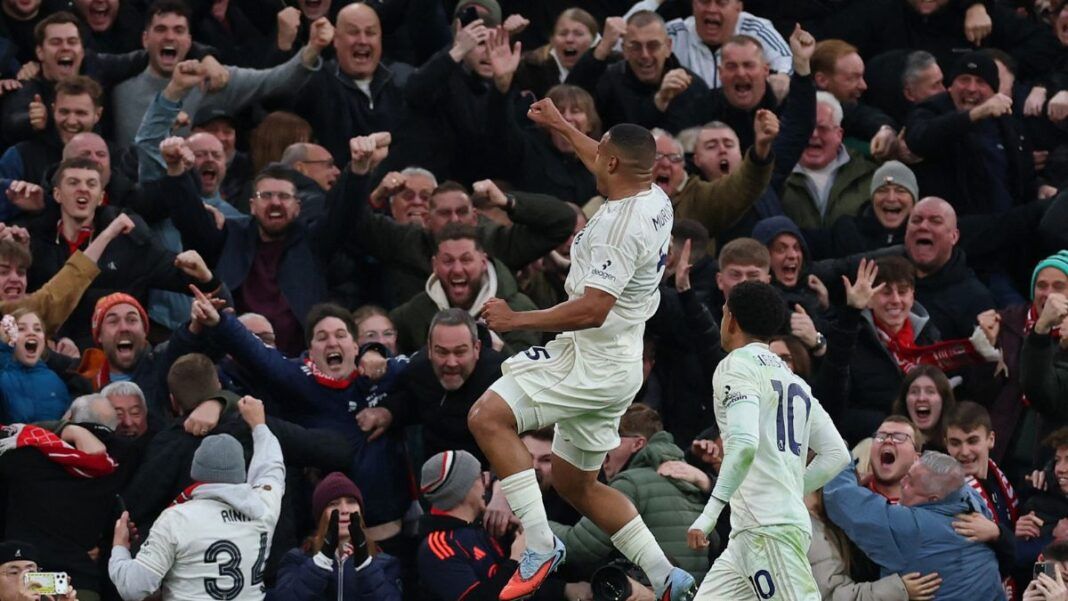 Zagueiro Murillo comemorando gol pelo Nottingham Forest