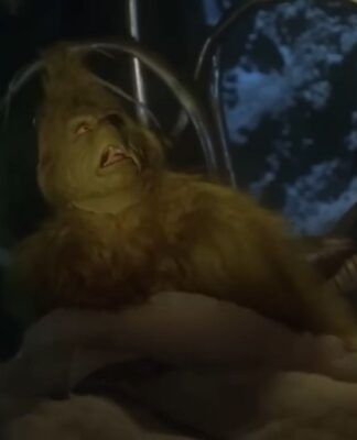 Criatura de pelos verdes fazendo expressão de surpresa