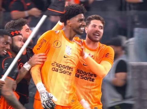 Hugo Souza pega dois pênaltis e leva Corinthians à final da Copa do Brasil