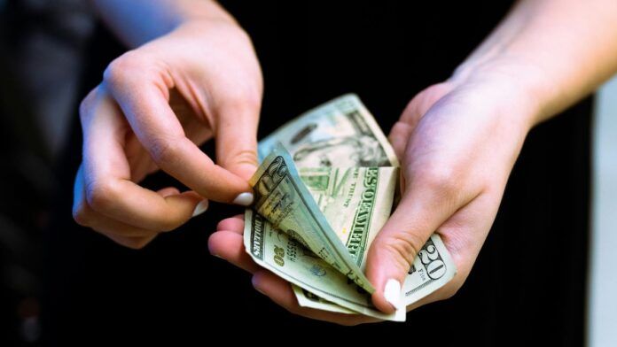 Salário mínimo de R$ 1.621 reajusta benefícios do INSS em 2026