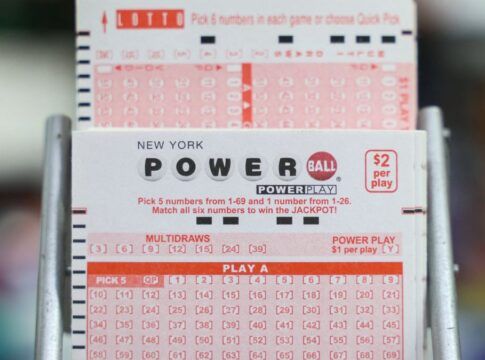 Apostador leva sozinho prêmio de US$ 1,8 bilhão de loteria de Natal nos EUA