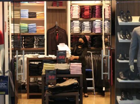 Entenda os direitos do consumidor para trocas de presentes de Natal