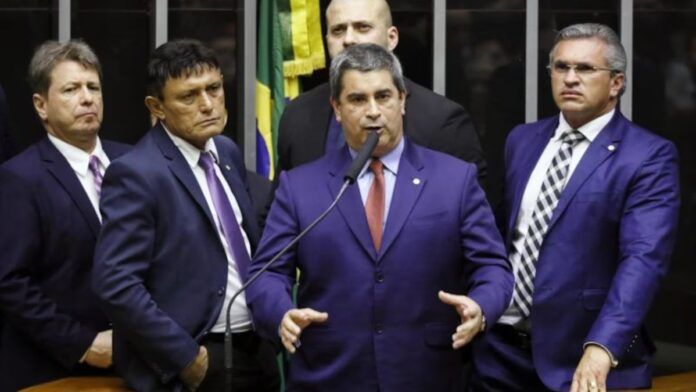 Saiba quem é Coronel Tadeu, suplente que deve assumir mandato de Zambelli na Câmara