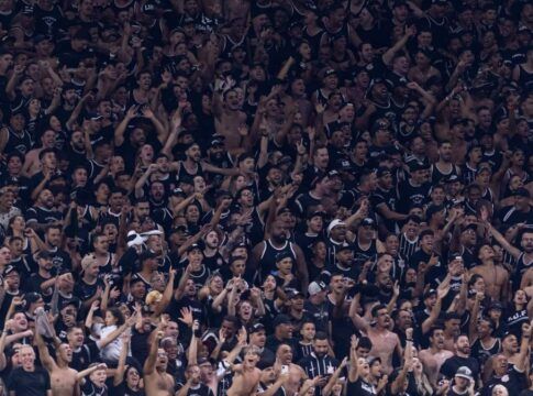 Torcida do Corinthians recorre ao MP para suspender proibição nos estádios